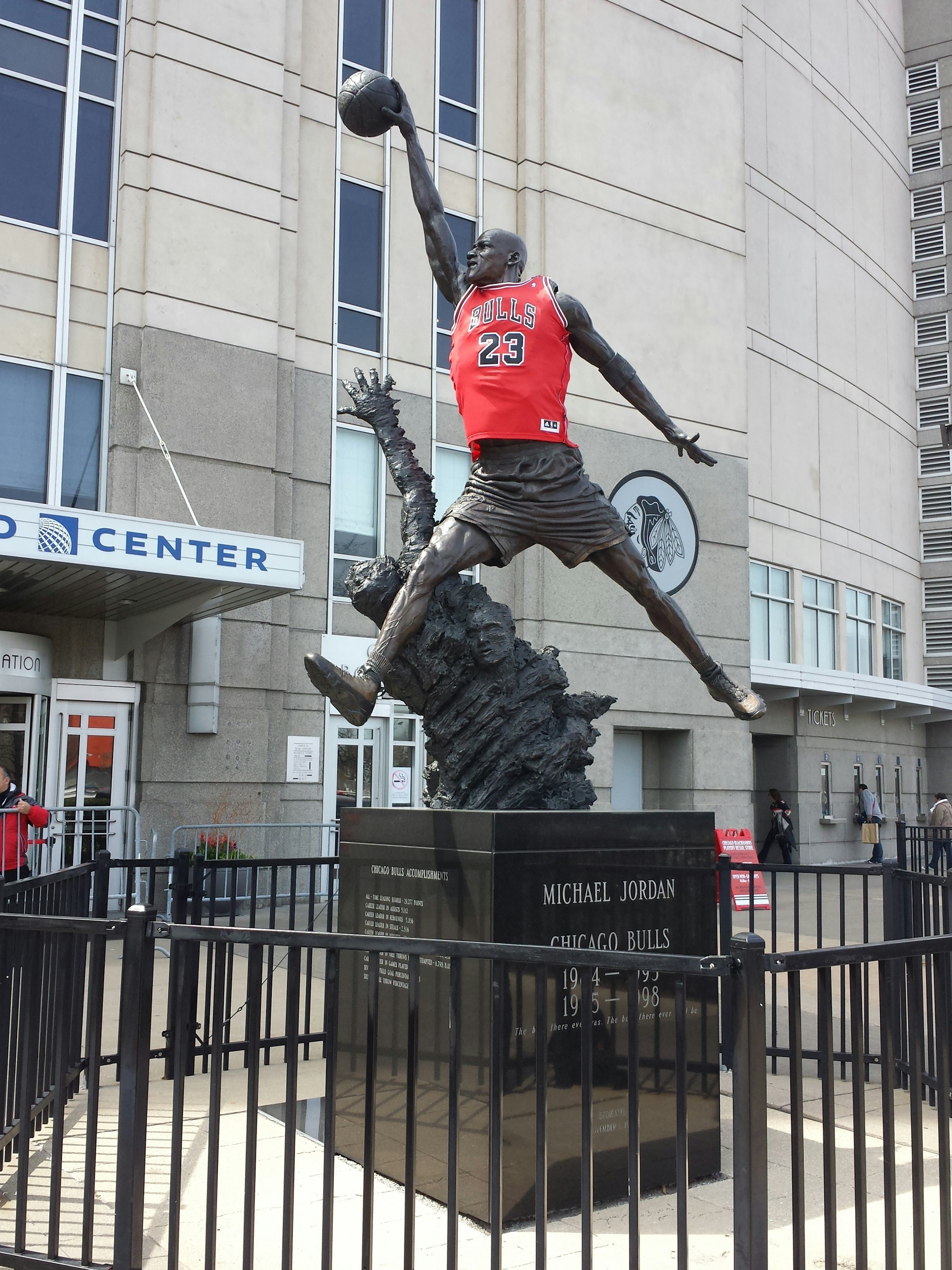 Michael Jordan statue